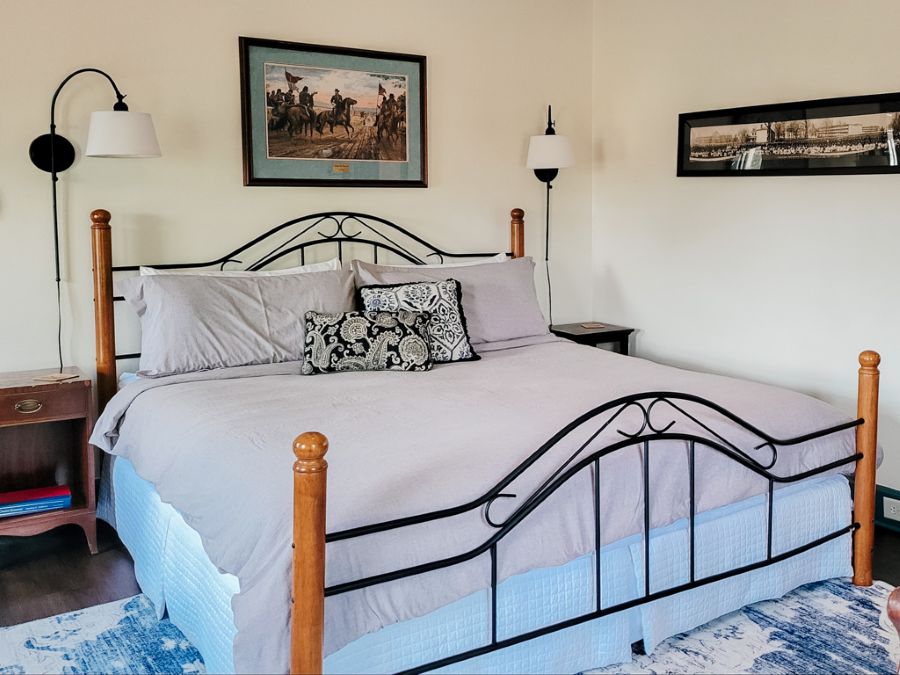 Picture of bed in General Miller's Retreat Guest room